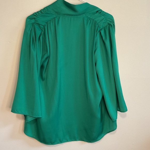 Zara Office Siren Top Asymmetrical‎ Green V Neck 3/4 Sleeves Top - Fits Medium - Picture 6 of 6